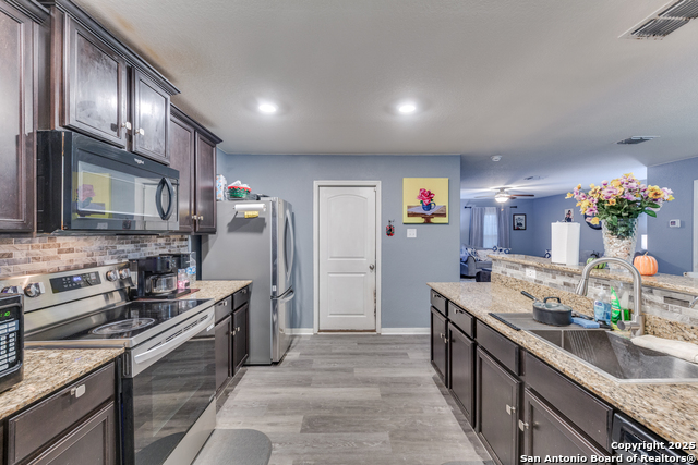 Listing photo id 8 for 12218 Childers Way