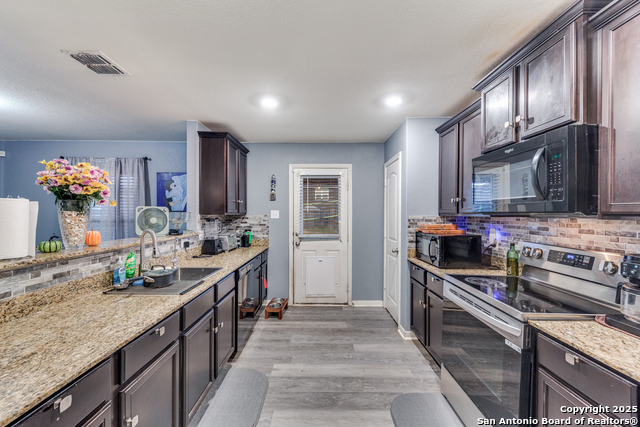 Listing photo id 10 for 12218 Childers Way