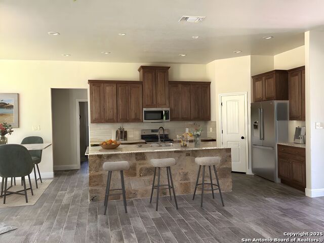 Listing photo id 8 for 140 Great Oaks