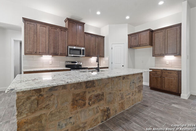 Listing photo id 10 for 140 Great Oaks