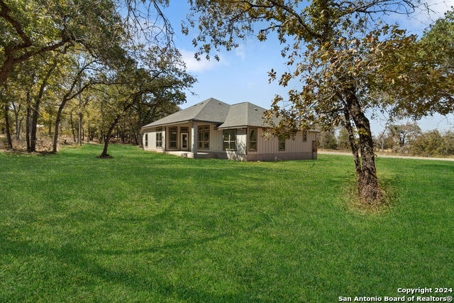 Listing photo id 26 for 140 Great Oaks