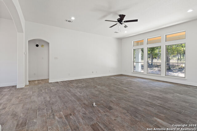 Listing photo id 3 for 140 Great Oaks