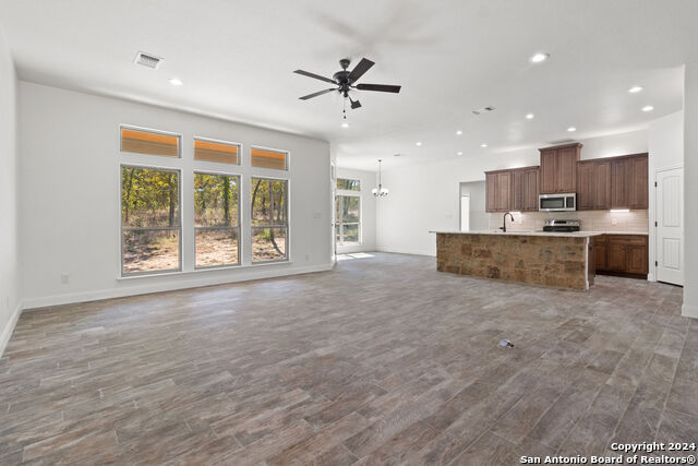 Listing photo id 7 for 140 Great Oaks