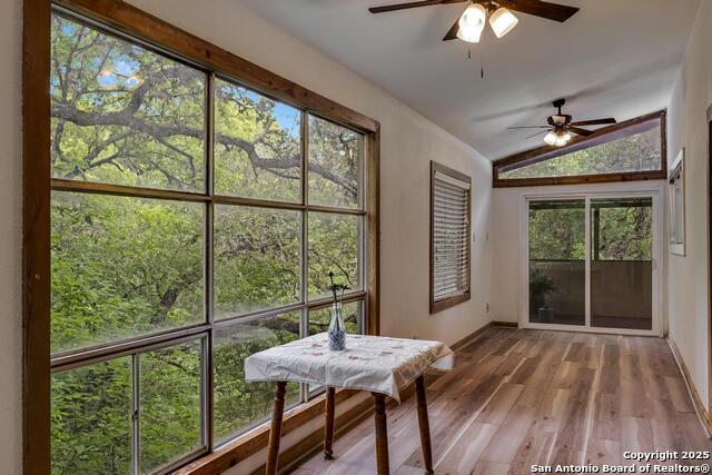 Listing photo id 11 for 18111 Lake Shore