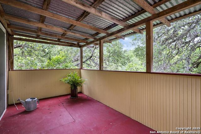 Listing photo id 12 for 18111 Lake Shore