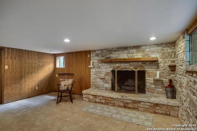 Listing photo id 18 for 18111 Lake Shore