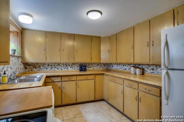 Listing photo id 23 for 18111 Lake Shore