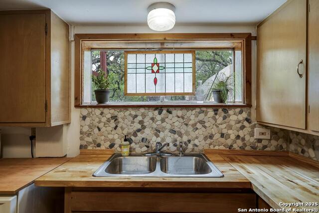 Listing photo id 24 for 18111 Lake Shore