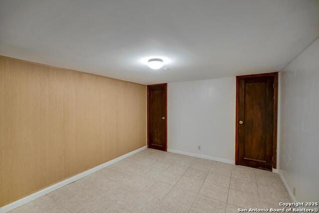 Listing photo id 25 for 18111 Lake Shore