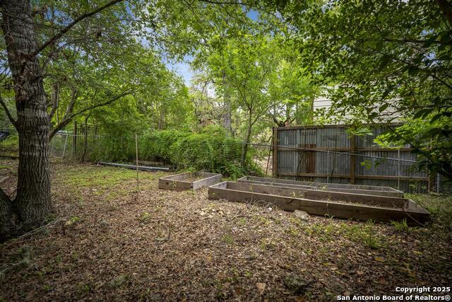 Listing photo id 30 for 18111 Lake Shore