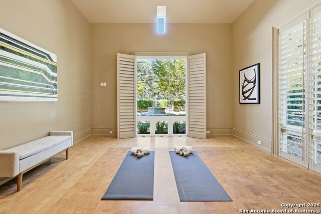 Listing photo id 14 for 136 Tower Drive S