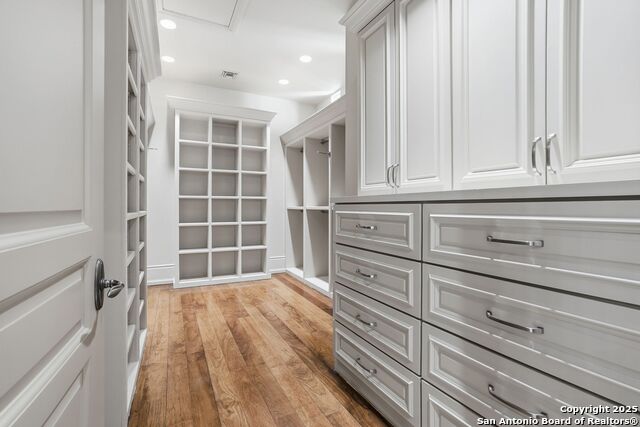 Listing photo id 15 for 136 Tower Drive S