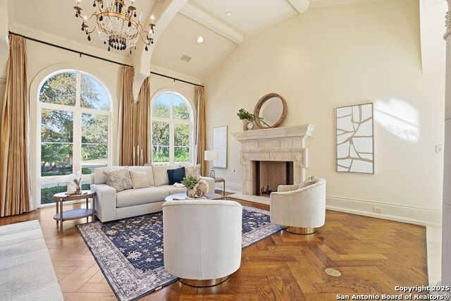 Listing photo id 17 for 136 Tower Drive S