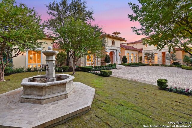 Listing photo id 2 for 136 Tower Drive S