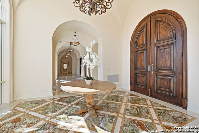 Listing photo id 4 for 136 Tower Drive S