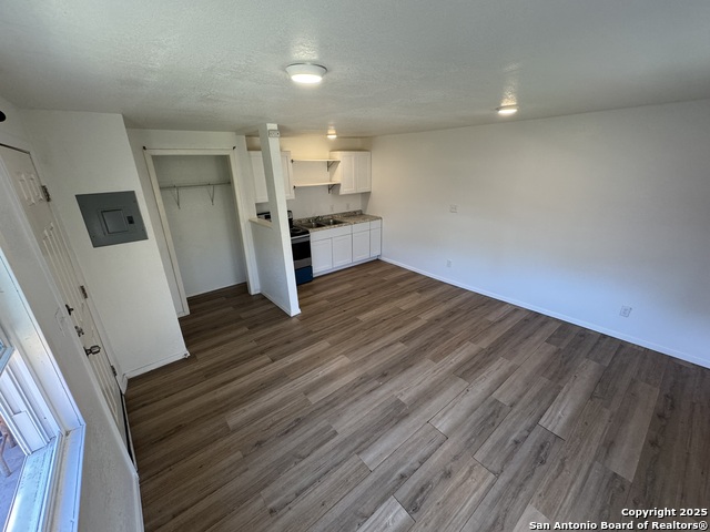 Image 3 of 13 For 411 Cincinnati