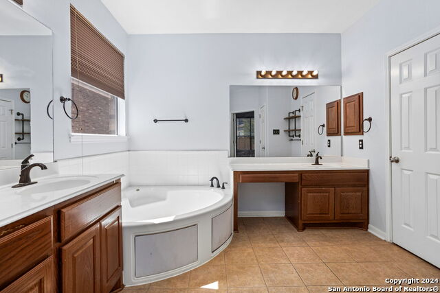 Listing photo id 9 for 3415 Highline