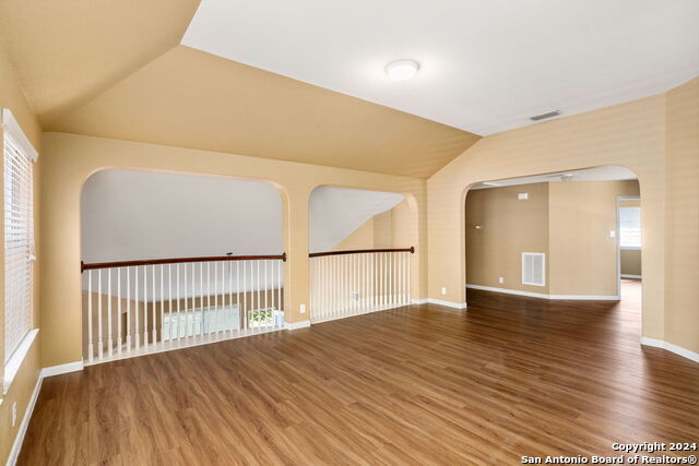 Listing photo id 10 for 3415 Highline