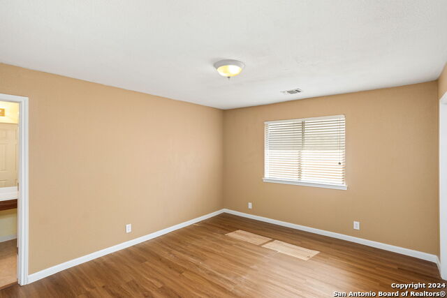 Listing photo id 12 for 3415 Highline