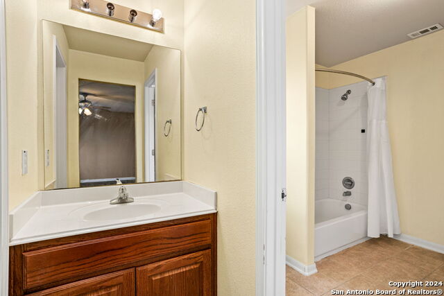 Listing photo id 14 for 3415 Highline