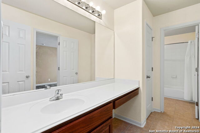 Listing photo id 15 for 3415 Highline