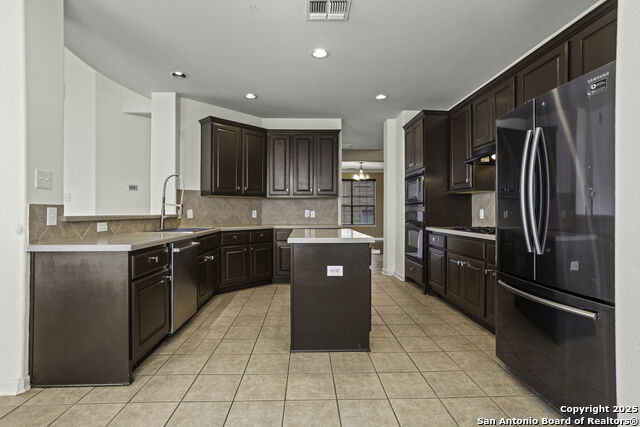 Listing photo id 1 for 3415 Highline