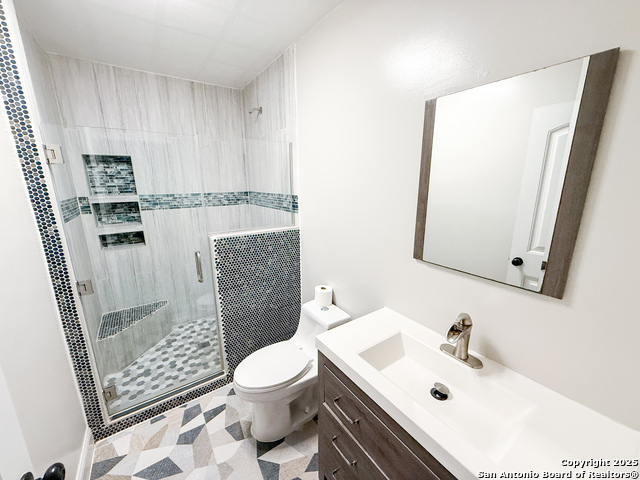 Image 17 of 38 For 5850 Cliffmont