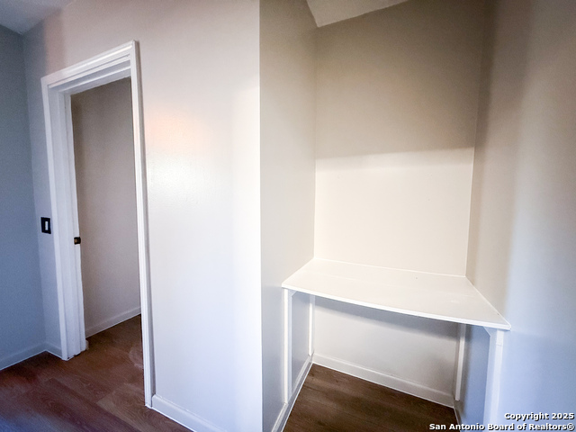 Image 18 of 38 For 5850 Cliffmont