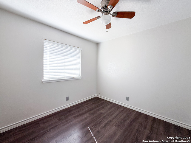 Image 21 of 38 For 5850 Cliffmont