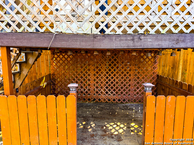 Image 33 of 38 For 5850 Cliffmont