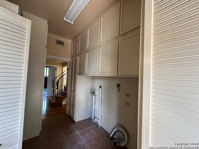 Image 10 of 52 For 122 Hollywood E