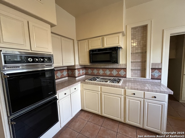 Image 12 of 52 For 122 Hollywood E