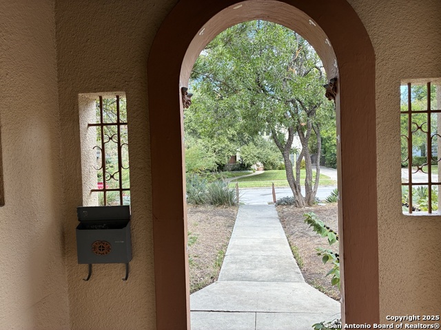 Image 16 of 52 For 122 Hollywood E