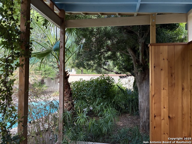 Image 17 of 52 For 122 Hollywood E