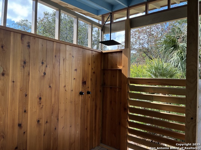 Image 21 of 52 For 122 Hollywood E