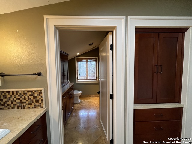 Image 32 of 52 For 122 Hollywood E