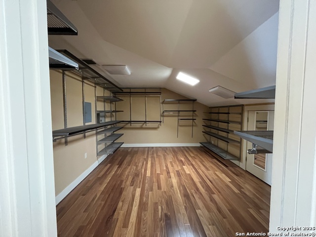 Image 40 of 52 For 122 Hollywood E