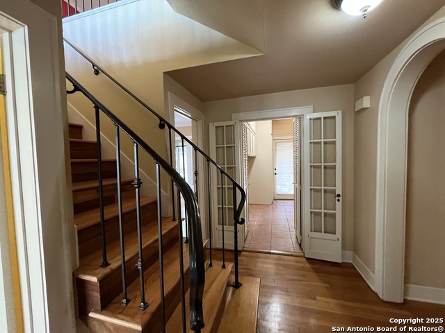 Image 42 of 52 For 122 Hollywood E