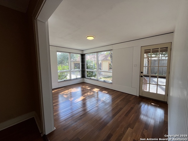 Image 46 of 52 For 122 Hollywood E