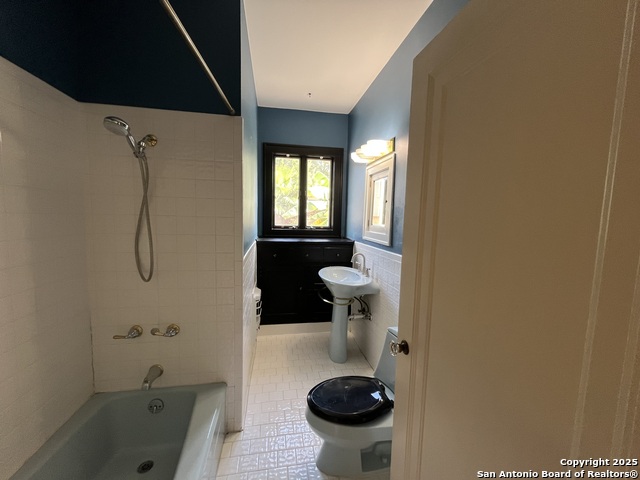 Image 50 of 52 For 122 Hollywood E