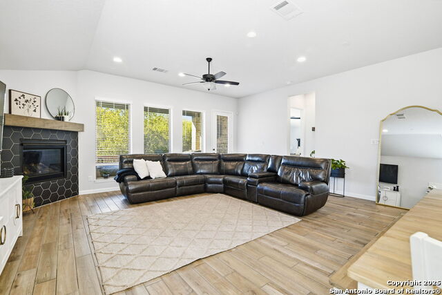 Image 5 of 29 For 911 Swenson