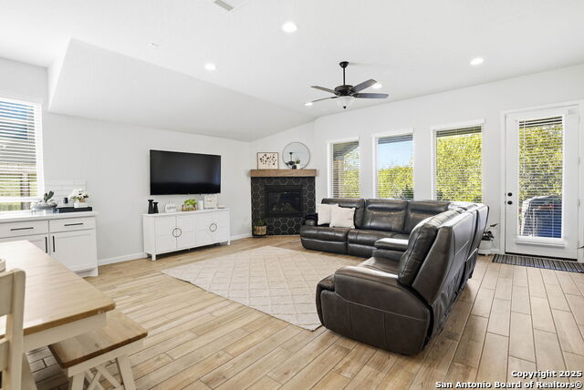 Image 6 of 29 For 911 Swenson