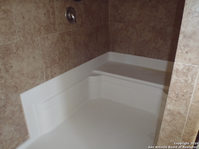 Image 22 of 33 For 2189 Hickory Forrest Dr