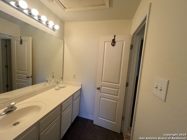 Image 18 of 21 For 610 Renoir  