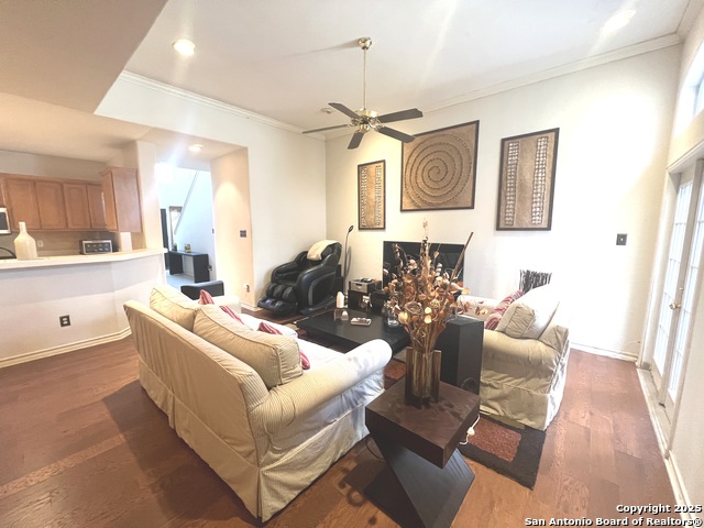 Image 2 of 21 For 610 Renoir  