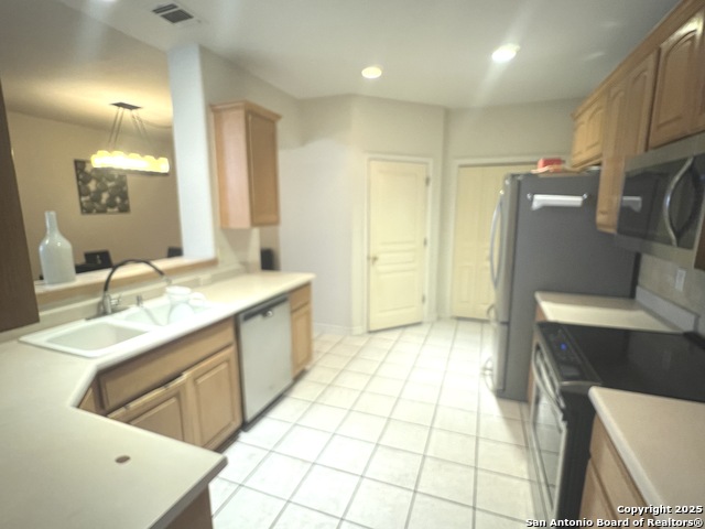 Image 6 of 21 For 610 Renoir  