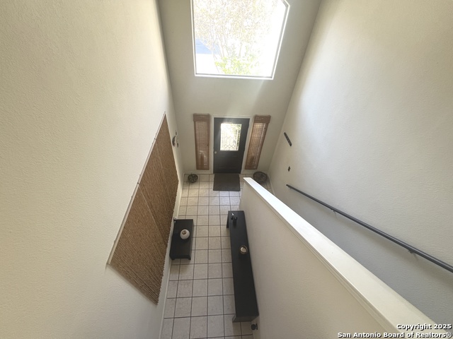 Image 8 of 21 For 610 Renoir  