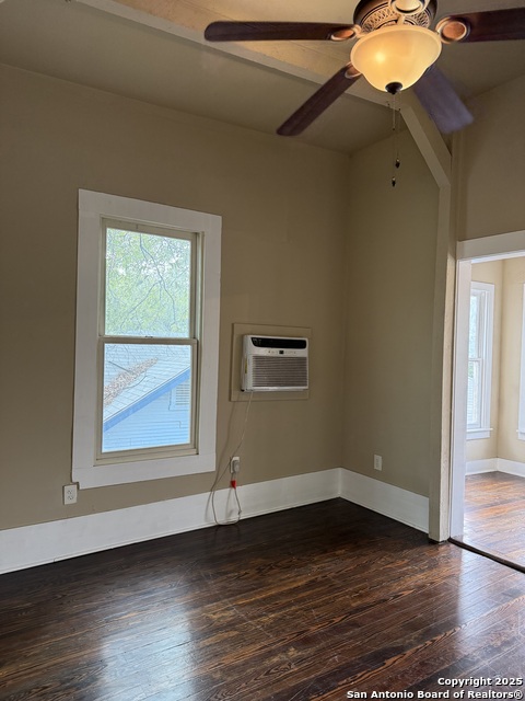 Image 3 of 16 For 210 Eleanor  3