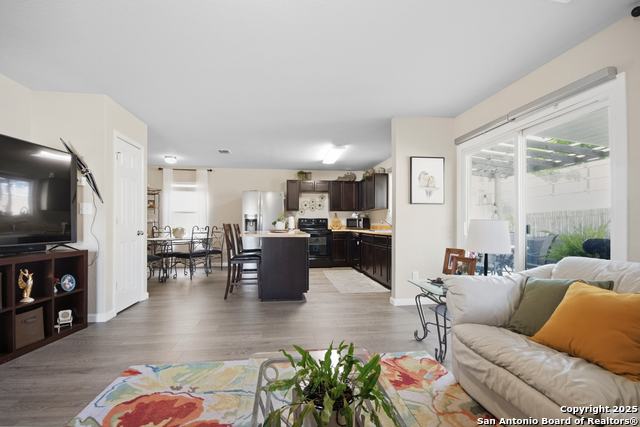 Image 6 of 19 For 3831 Hickory Arch