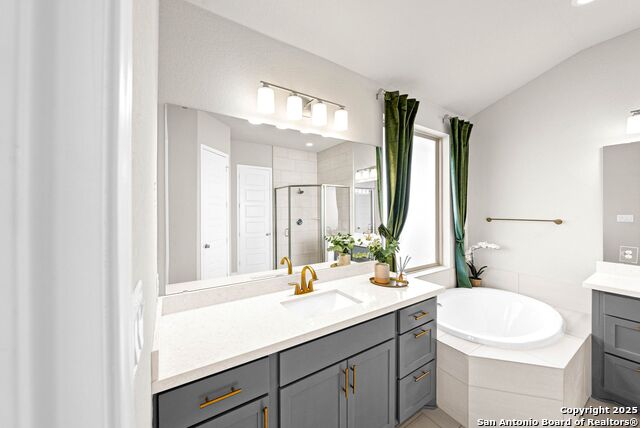 Image 27 of 78 For 306 Navarro  